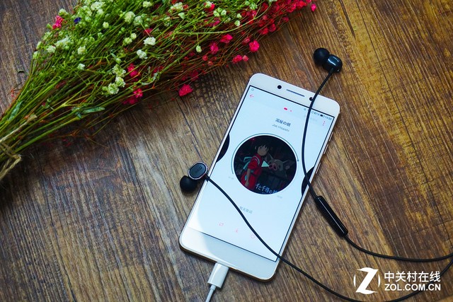 Cool S1 with thousands of headphones shocking sound to experience.